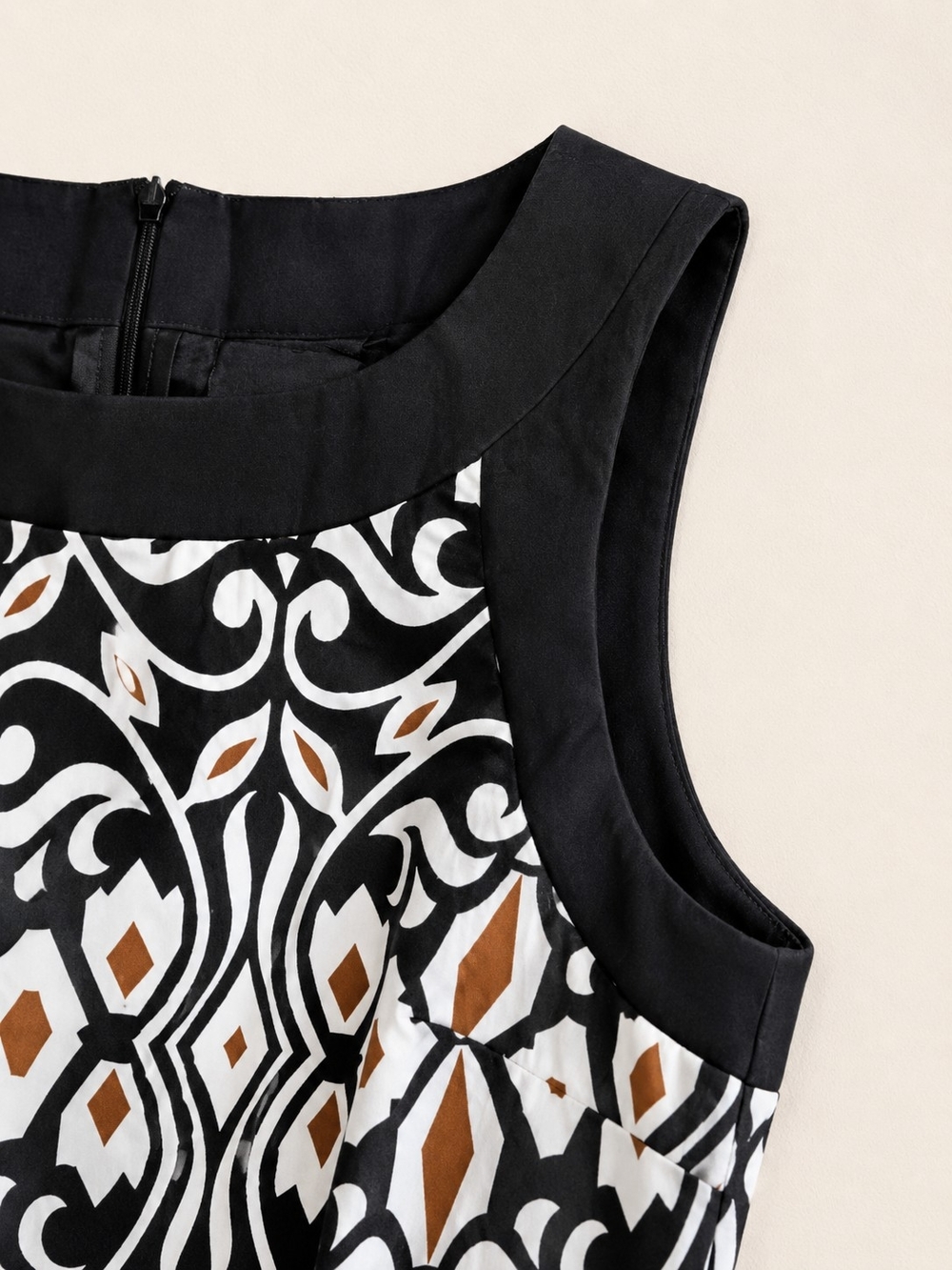 Classic Talbots Sleeveless Geometric Print Sheath Dress Black White Brown Size M - Picture 4 of 4